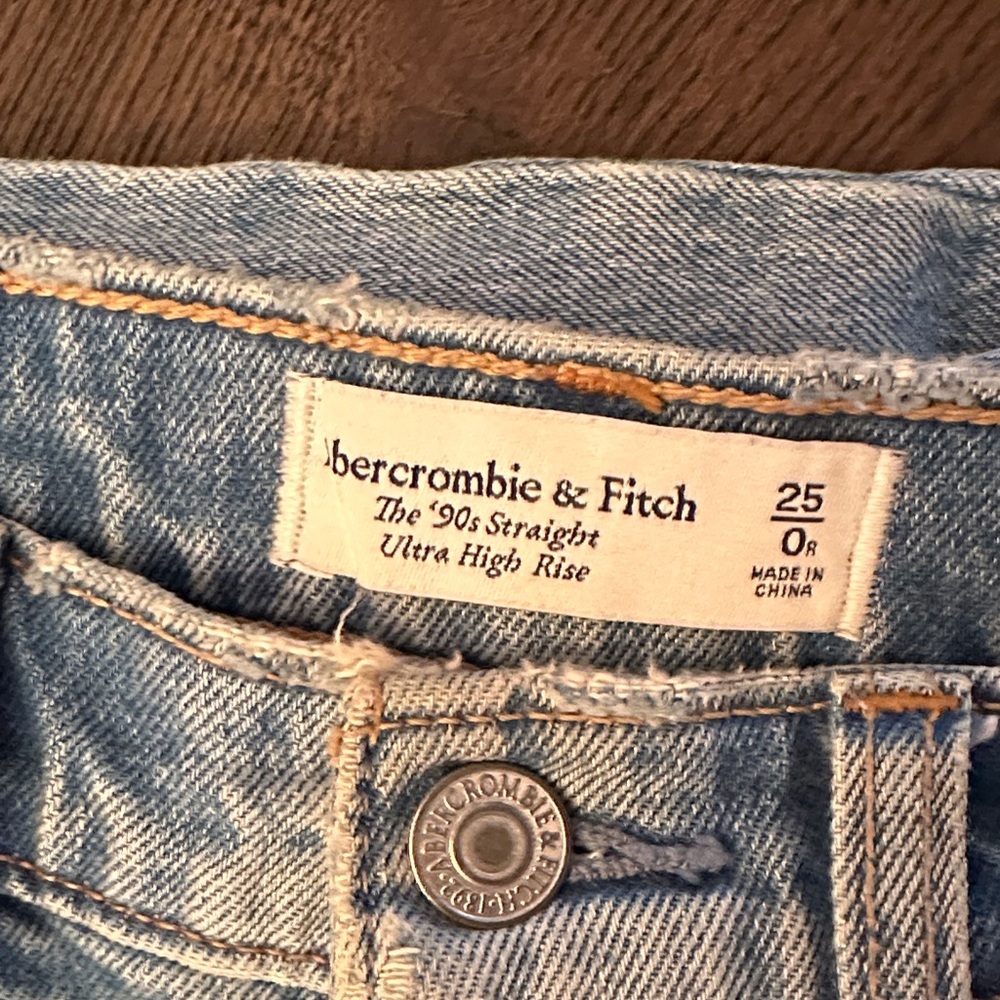 Abercrombie & Fitch Women’s Denim Jeans in Light Blue - Picture 4 of 5